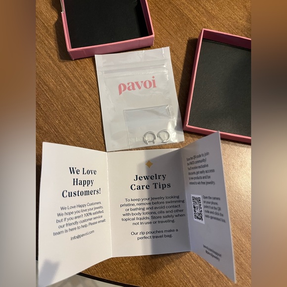 NWT Pavoli 14k plated white gold small hoop earrings - Picture 4 of 4